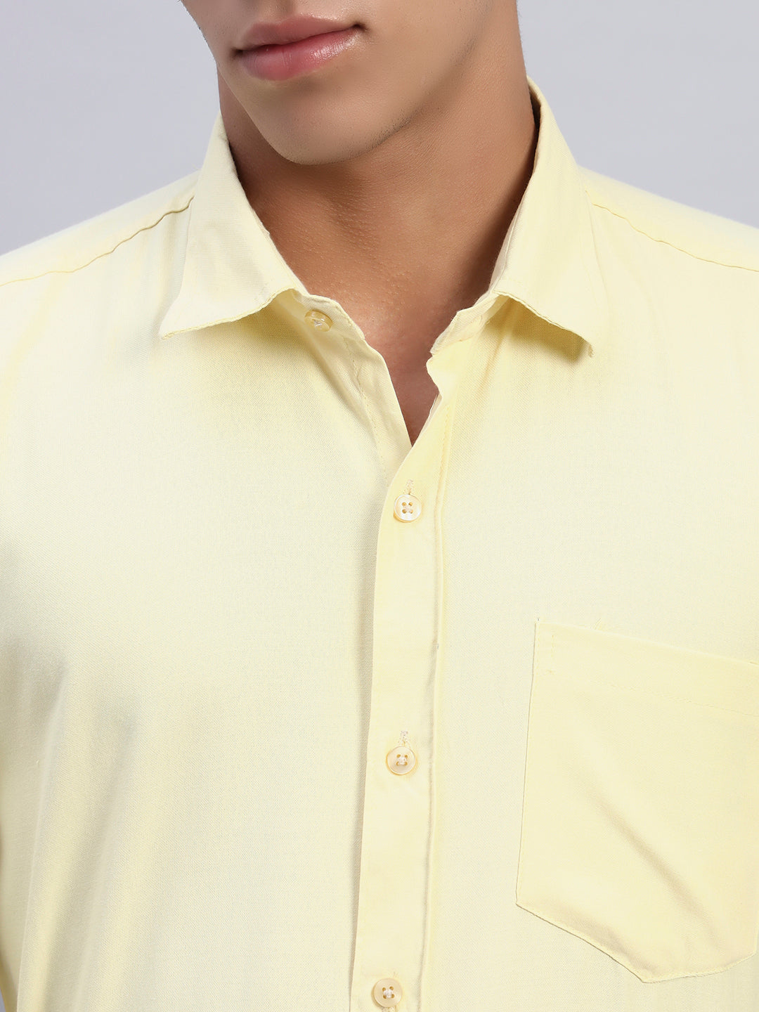 Close-up of men's pastel yellow formal shirt fabric, button detailing, and chest pocket — SMOKHEAD high-quality formal businesswear