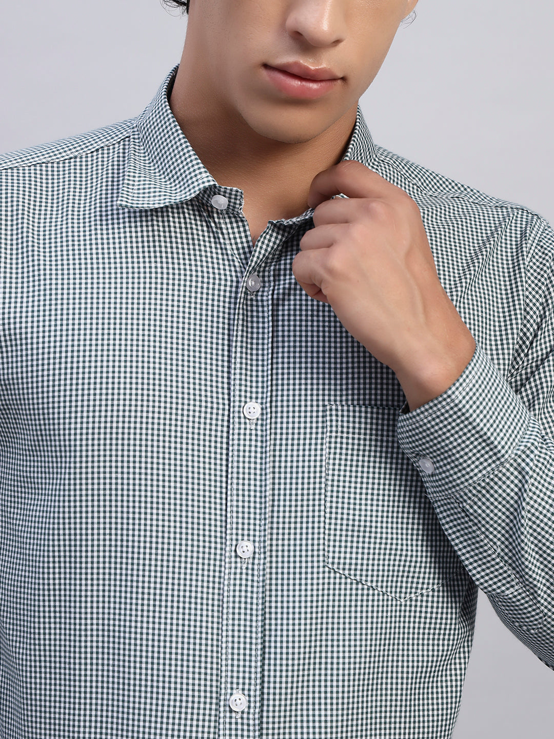 Close-Up of Smokhead Men’s Checked Shirt – Premium Cotton, Classic Collar, and Buttoned Cuffs