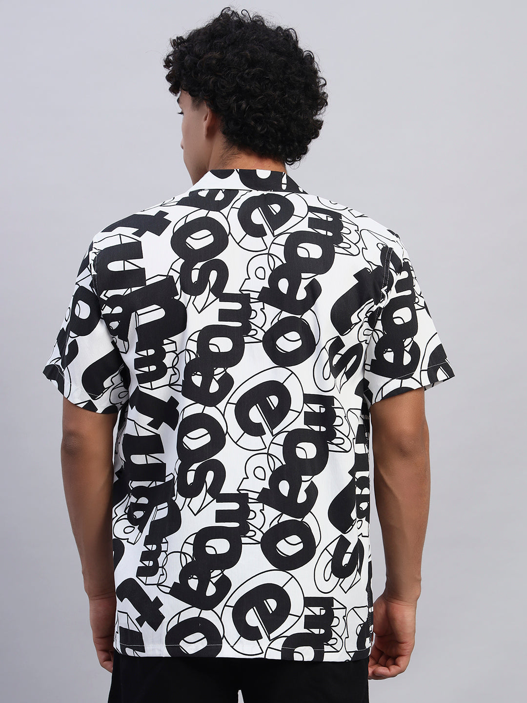 Men's black and white abstract graphic short-sleeve shirt back design — SMOKHEAD casual urban wear collection