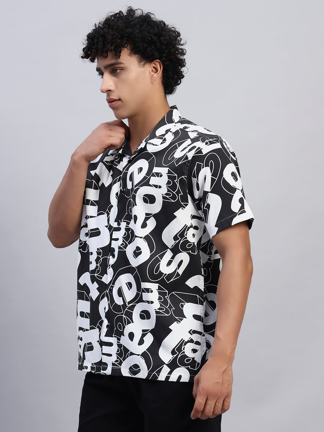 Left side profile of men's black and white abstract graphic short-sleeve shirt — SMOKHEAD urban summer fashion