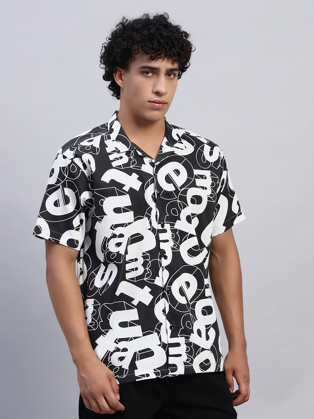 Right side profile of men's black and white abstract letter graphic short-sleeve shirt — SMOKHEAD relaxed streetwear style