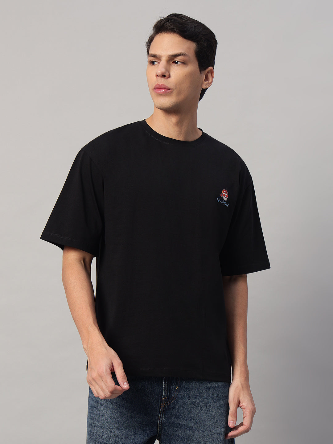Front View – SMOKHEAD Men's Black Oversized T-Shirt with Minimal Front Logo and Streetwear Fit