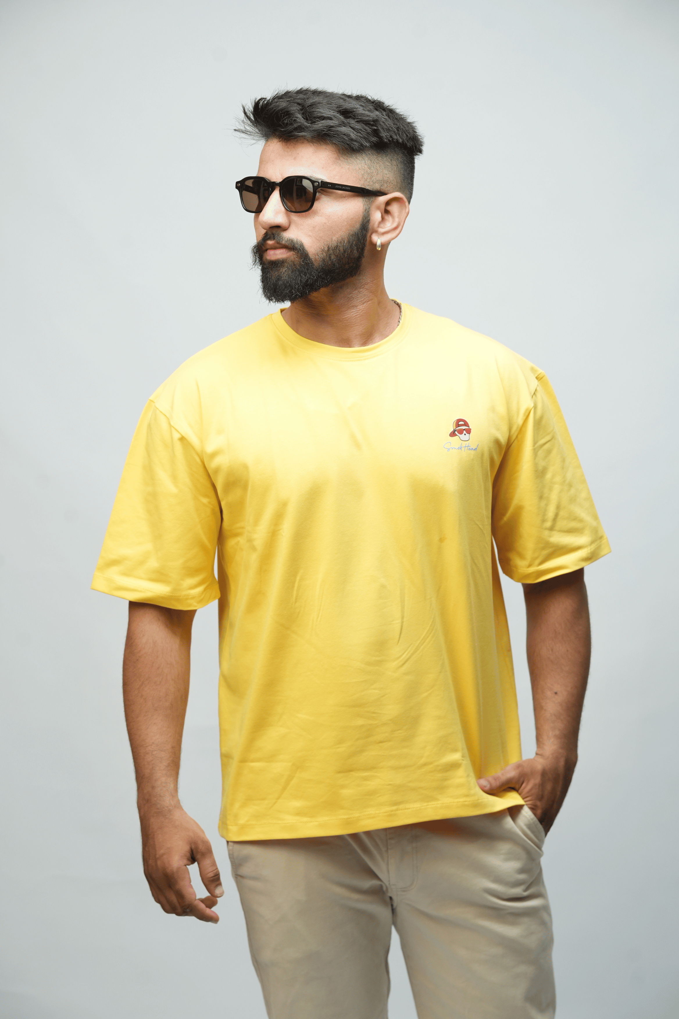 Full Look – SMOKHEAD Minimal Yellow T-Shirt for Men Styled with Beige Pants | Casual Urban Streetwear Vibe