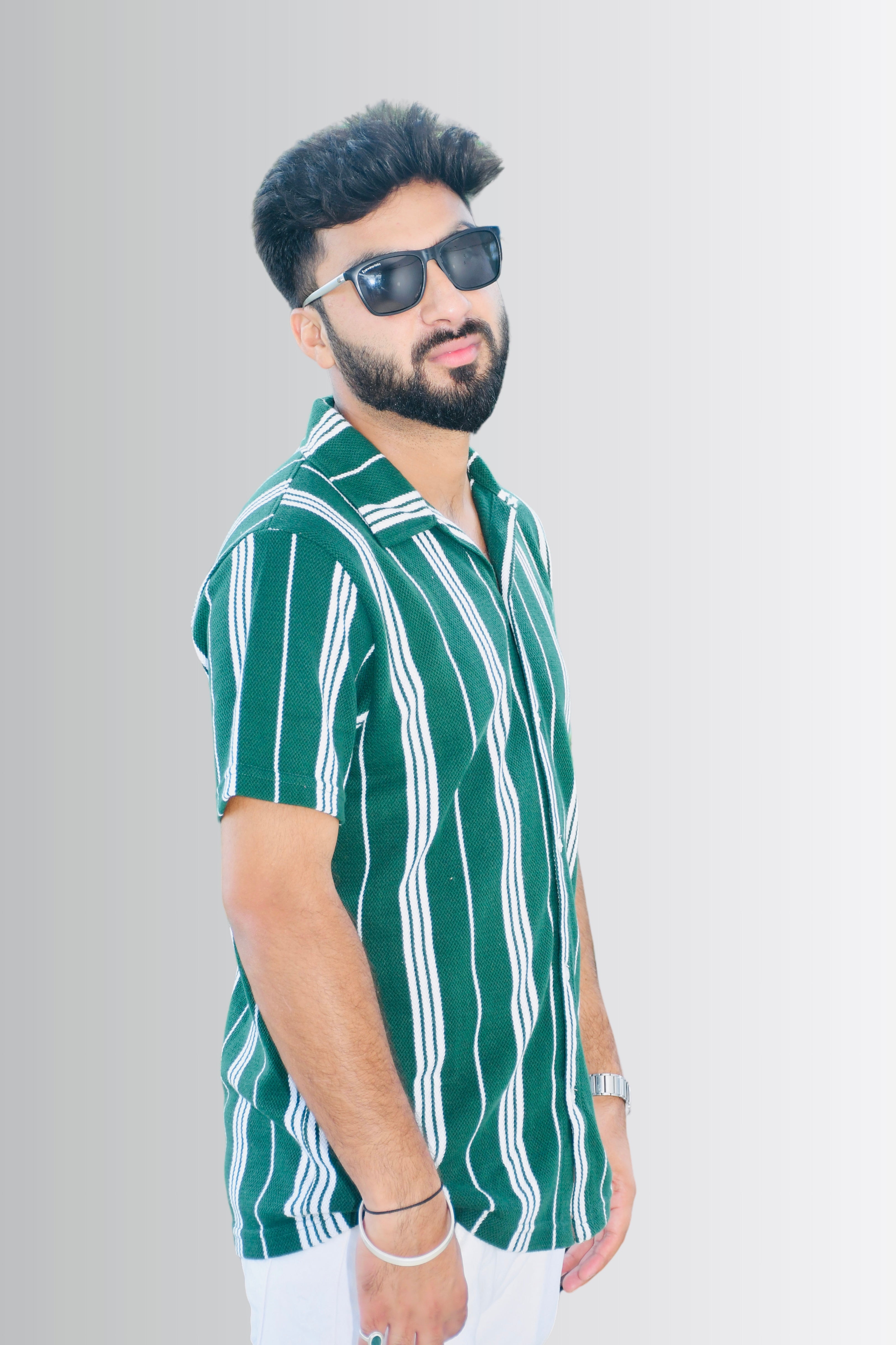 Right Profile – Smokhead Casual Vertical Stripe Shirt for Men | Short Sleeve Green Shirt with Modern Fit