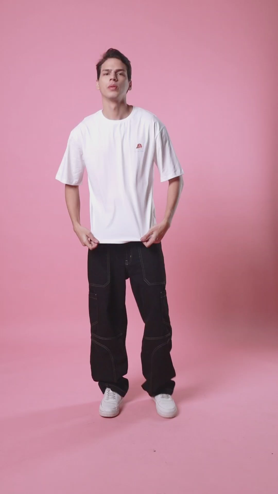 Full Look – SMOKHEAD Men's White Oversized Graphic T-Shirt Styled with Beige Cargo Shorts and White Sneakers for Streetwear Aesthetic