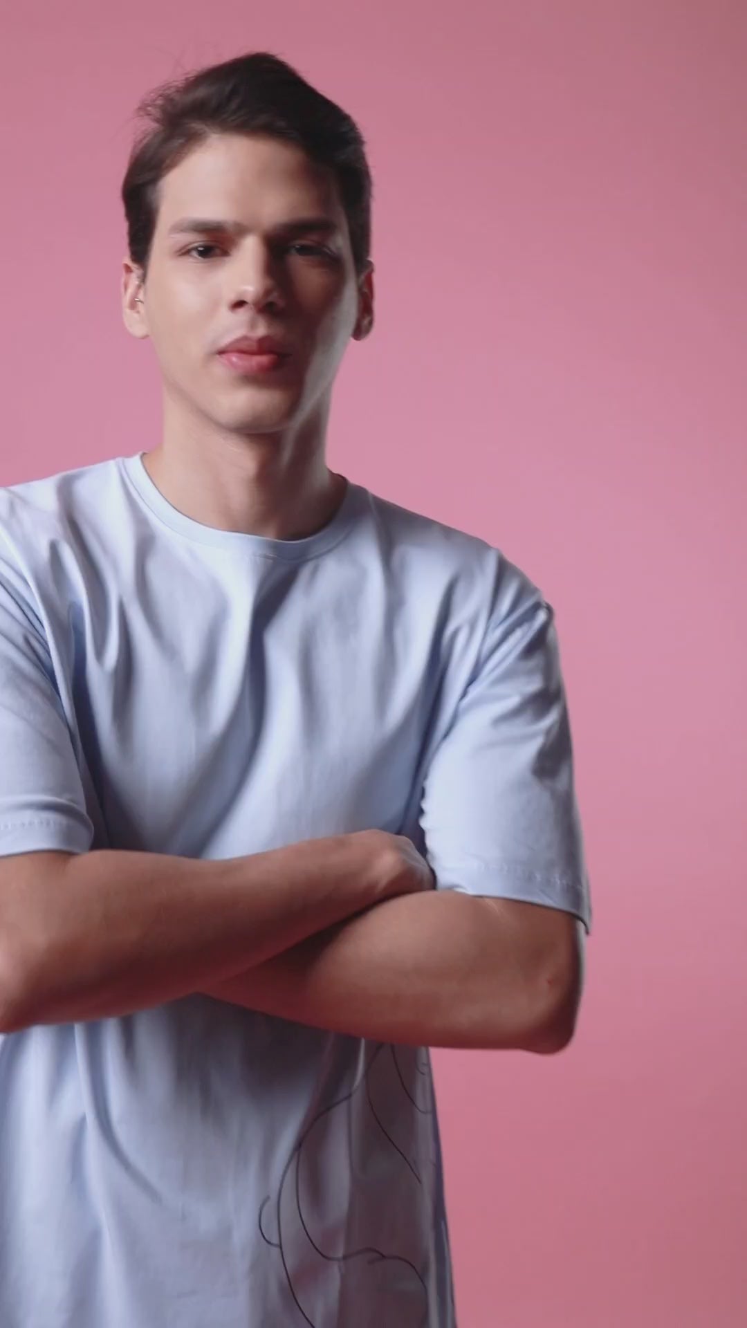 Full Look – SMOKHEAD Men’s Light Blue Oversized Graphic T-Shirt Styled with Black Cargo Jeans and Sneakers | Urban Streetwear Outfit - Video